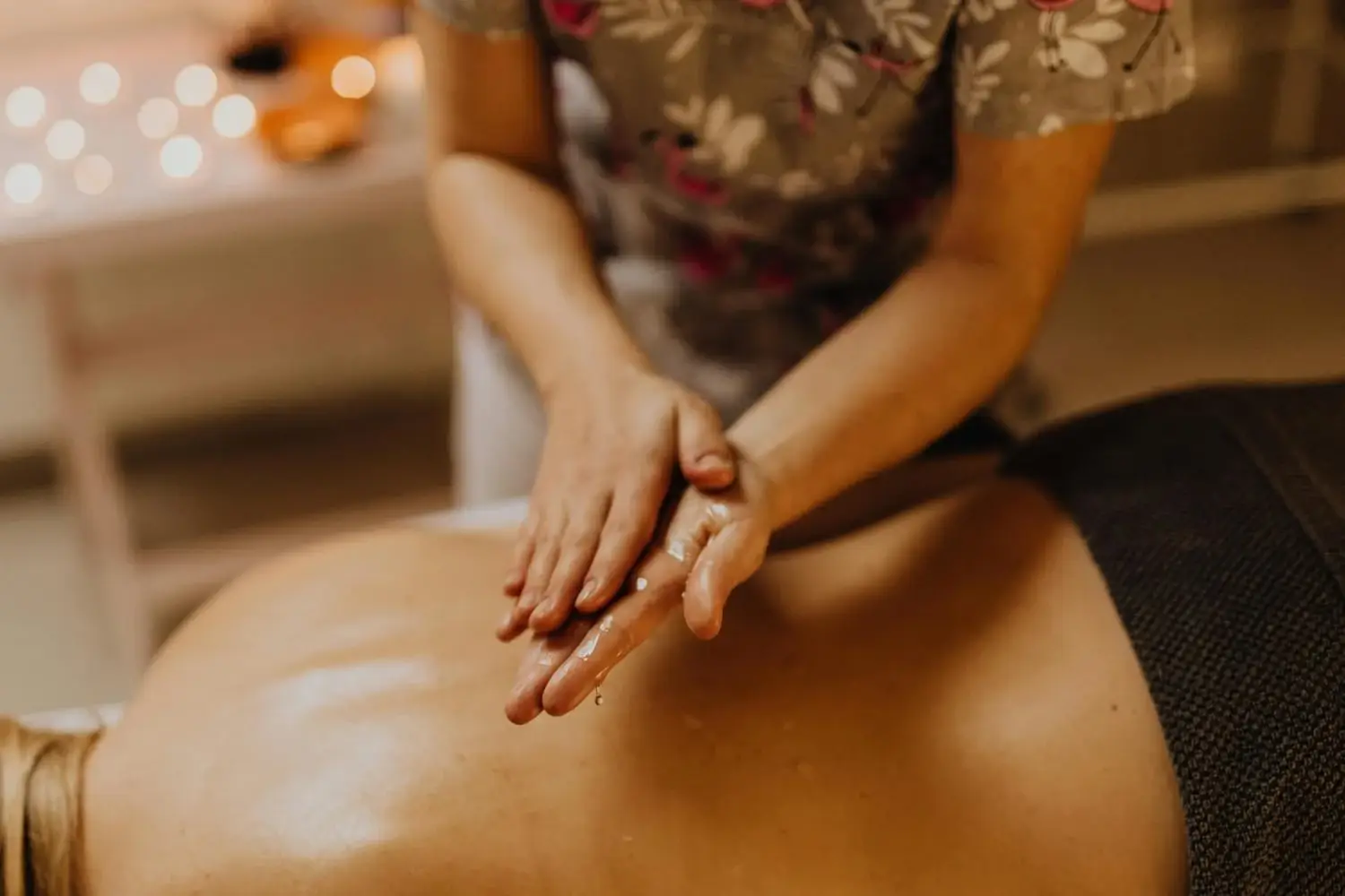 Hot Oil Massage in Gulshan Dhaka private spa room at Gulshan Royal Thai Spa